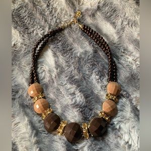Really pretty 2 toned brown necklace. Sparkly and chic.